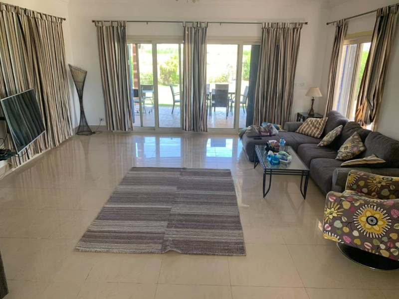  - رنزو A distinctive villa In Ghazala bay with a private garden for rent