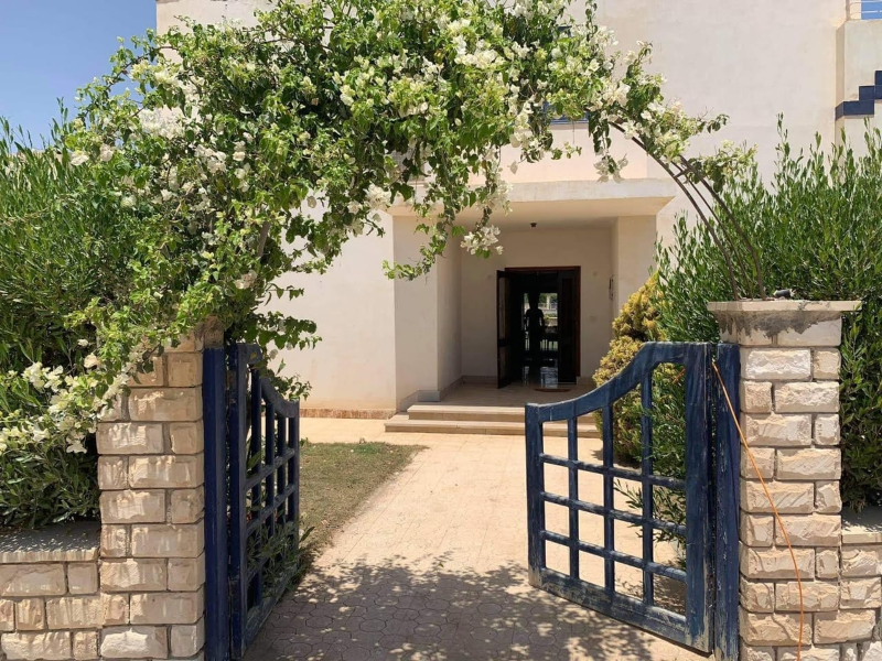  - رنزو A distinctive villa In Ghazala bay with a private garden for rent