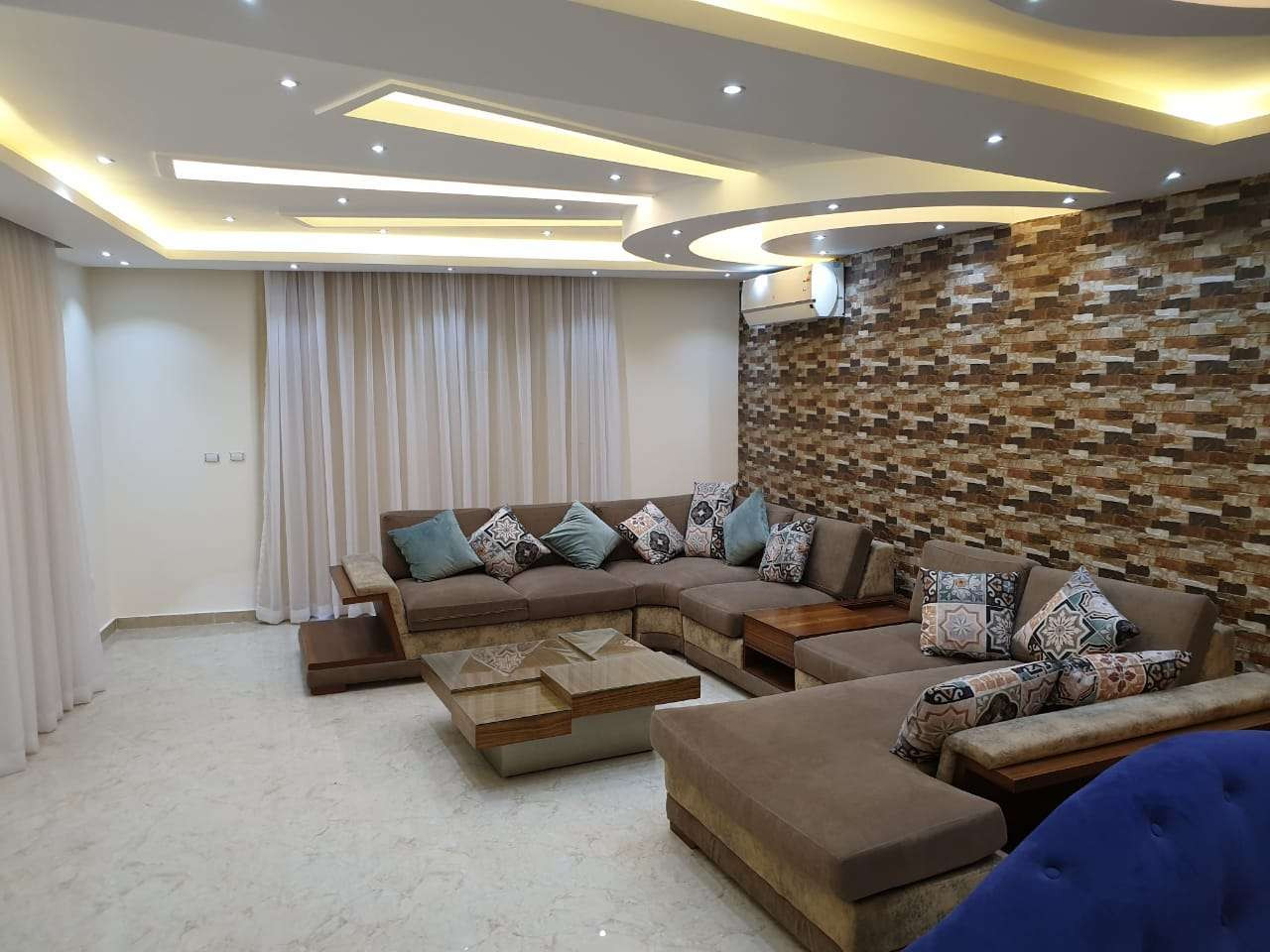 Renzo -   Property 24