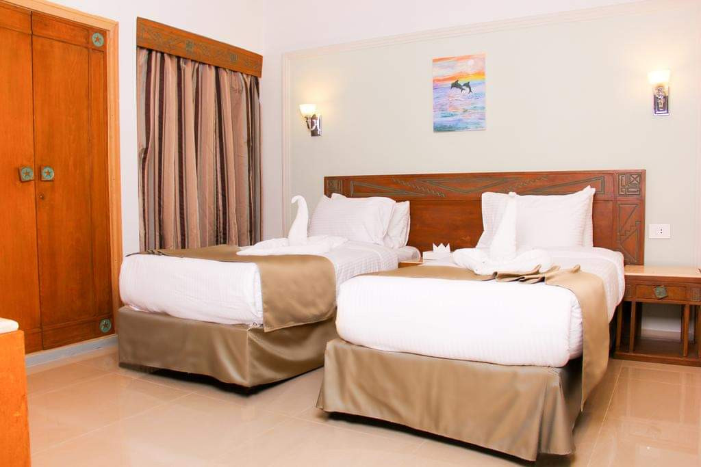 Renzo -   Single Room in Green Leaves North Coast